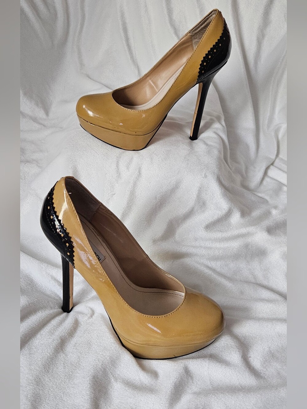 Steve Madden Bevv-B Two-Tone Patent Platform Pumps in Tan and Black - Size 9M